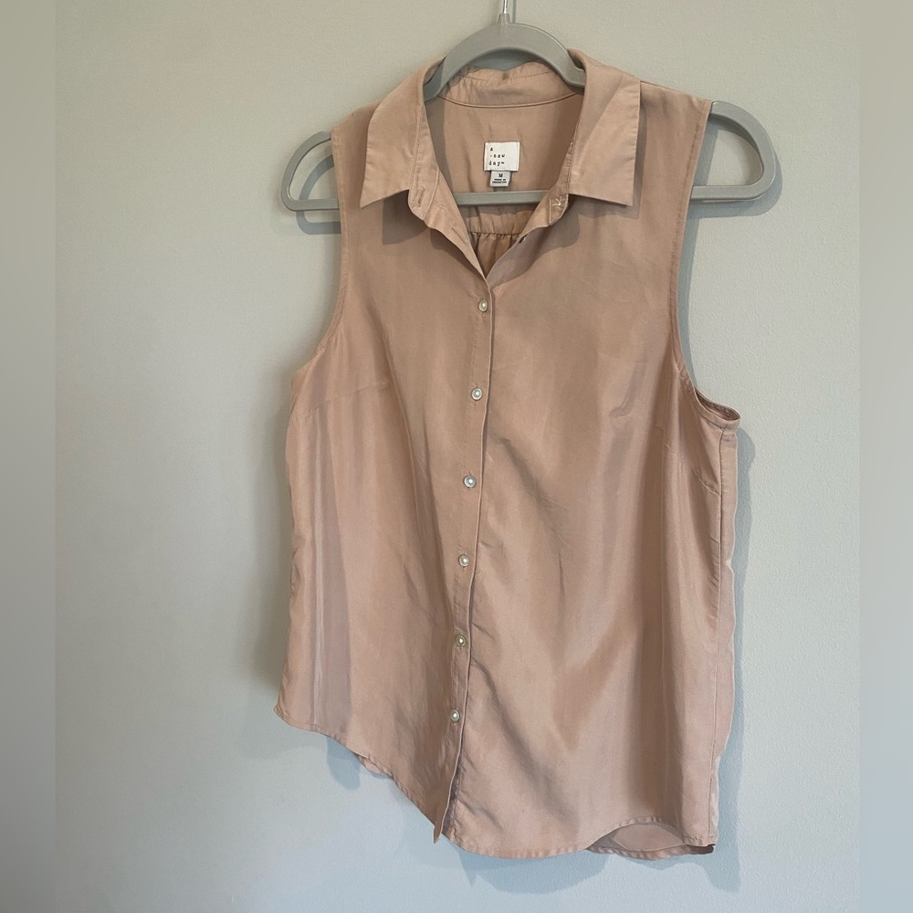 Tan collared sleeveless top